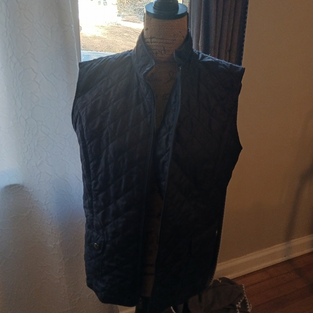 Brooks Brothers Women's  navy vest, size 12 , excellent condition, no flaws